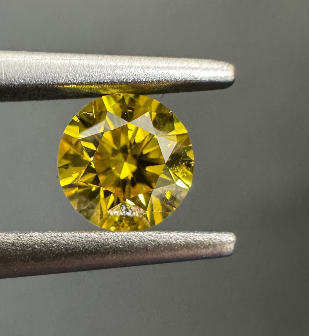 Loose Diamond - ROUND 0.22ct Fancy Vivid Yellow VS2: Loose Diamond - ROUND 0.22ct Fancy Vivid Yellow VS2 Source: Natural Shape: ROUND Carats: 0.22 Color: Fancy Vivid Yellow Certification: GIA The Diamond Depot Guarantee: All items in this auction are gu