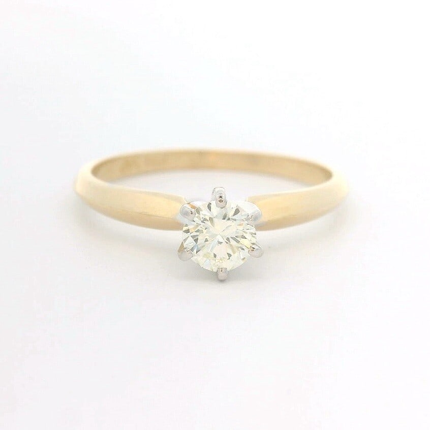 14k Two Tone Gold 0.33ct VVS2 Diamond Engagement Band Ring: 14k Two Tone Gold 0.33ct VVS2 Diamond Engagement Band Ring This exquisite 14k Two Tone Gold engagement ring features a stunning 0.33ct round diamond solitaire, carefully set in a prong style. The ring