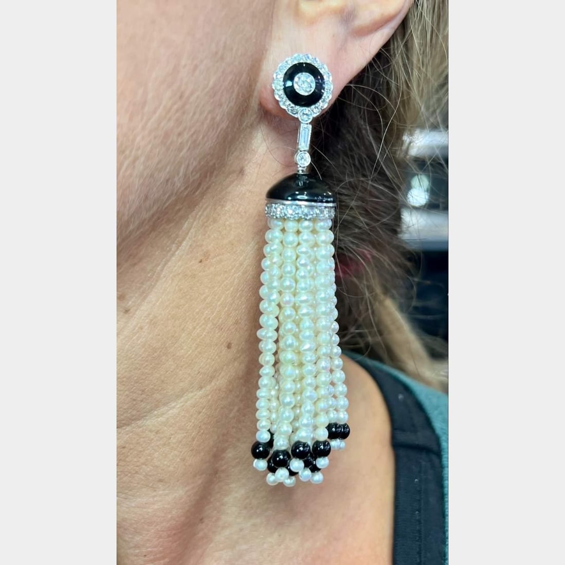 Elegant Platinum Onyx Pearl Earrings with 76 Diamonds 2.60 Ct: Elegant Platinum Onyx Pearl Earrings with 76 Diamonds 2.60 Ct These exquisite Platinum Diamond, Pearl, and Onyx Earrings feature a stunning combination of luxurious materials. Weighing 46.8 grams, the