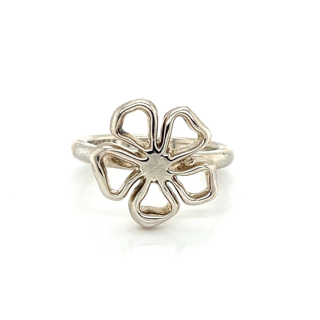 Sterling Silver Daisy Motif Ring by Tiffany Size 6.5: Sterling Silver Daisy Motif Ring by Tiffany Size 6.5 This vintage Tiffany & Co. ring features a sculptural daisy floral motif crafted in solid sterling silver. Signed and original, the ring showcases