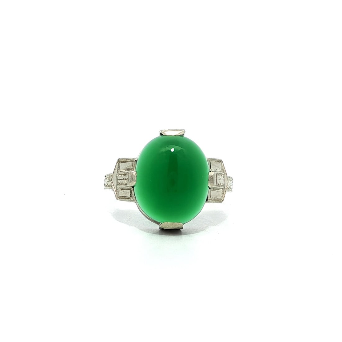 Antique Art Deco 14k White Gold Chrysoprase Cabochon Ring: Antique Art Deco 14k White Gold Chrysoprase Cabochon Ring This exquisite Antique Art Deco ring showcases a stunning natural chrysoprase stone, elegantly crafted in solid 14k white gold. The centerpiec