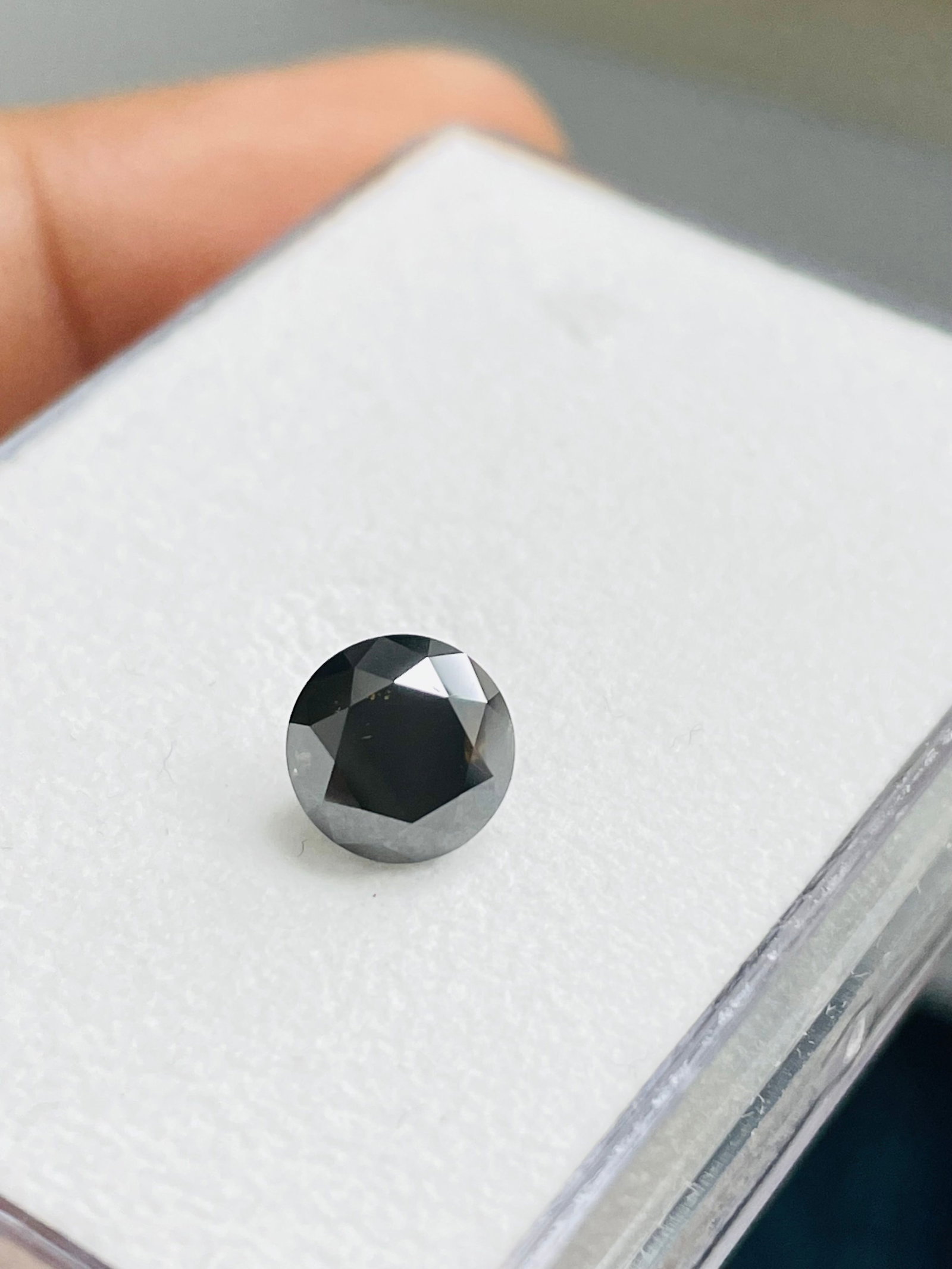 Loose Diamond - ROUND 2.07ct Fancy Black: Loose Diamond - ROUND 2.07ct Fancy Black Source: Natural Shape: ROUND Carats: 2.07 Color: Fancy Black Certification: GIA The Diamond Depot Guarantee: All items in this auction are guaranteed to be 100