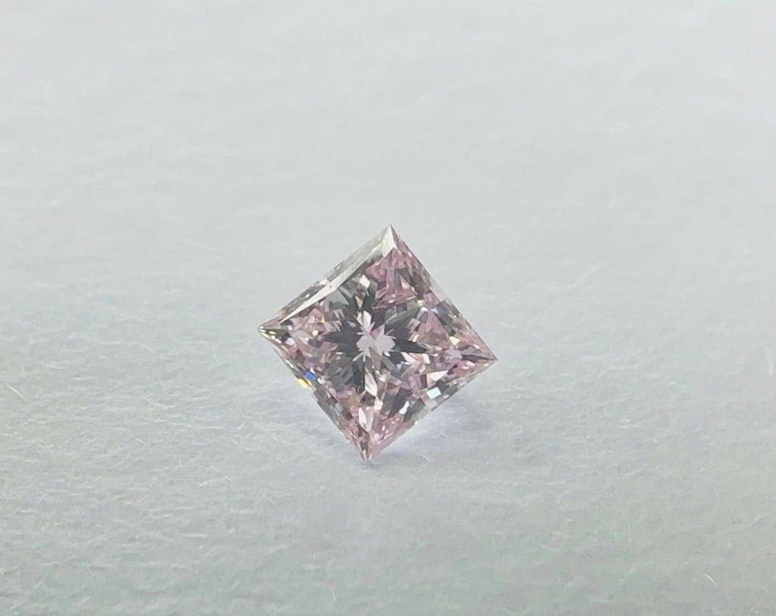 Loose Diamond - PRINCESS 0.25ct Fancy Purplish Pink I1: Loose Diamond - PRINCESS 0.25ct Fancy Purplish Pink I1 Source: Natural Shape: PRINCESS Carats: 0.25 Color: Fancy Purplish Pink Certification: GIA Video: