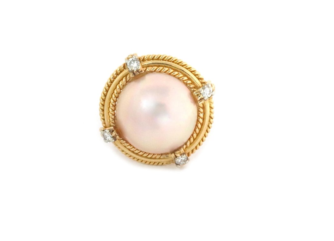 Vintage 18k Yellow Gold Mabe Pearl Diamond Cocktail Ring 32pts: Vintage 18k Yellow Gold Mabe Pearl Diamond Cocktail Ring 32pts This exquisite vintage cocktail ring features a stunning 16.5mm mabe pearl with a delicate pink tone, elegantly set in a polished 18k yel