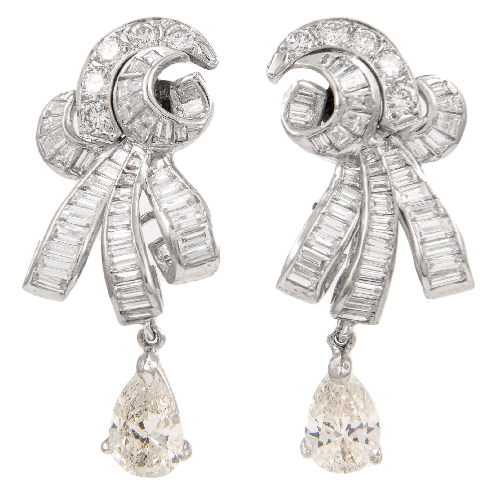 Vintage 7.85ct Contemporary Pear Diamond Drop Earrings in Palladium: Vintage 7.85ct Contemporary Pear Diamond Drop Earrings in Palladium Discover the elegance of these vintage pear diamond drop earrings, crafted from luxurious palladium. Featuring a stunning total diam