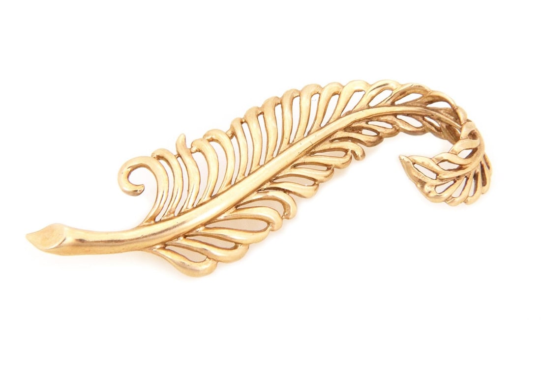 Tiffany & Co. 14k Yellow Gold Vintage Feather Leaf Brooch: Tiffany & Co. 14k Yellow Gold Vintage Feather Leaf Brooch This exquisite brooch from Tiffany & Co. is crafted from authentic 14k yellow gold, showcasing a beautifully designed open-style feather leaf