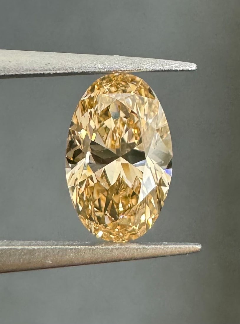 Loose Diamond - OVAL 0.9ct Fancy Brown Yellow VS2: Loose Diamond - OVAL 0.9ct Fancy Brown Yellow VS2 Source: Natural Shape: OVAL Carats: 0.9 Color: Fancy Brown Yellow Certification: GIA Video: