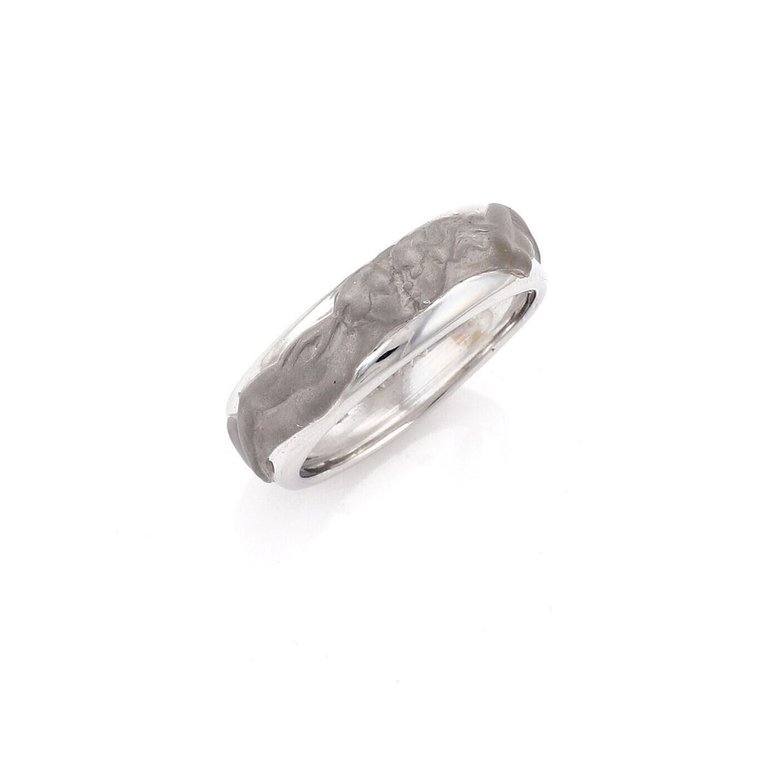 Adam and Eve 18k White Gold Band Ring by Carrera y Carrera Size 8: Adam and Eve 18k White Gold Band Ring by Carrera y Carrera Size 8 This Carrera y Carrera Adam & Eve band ring is crafted from 18k white gold and features the brand's signature design. The band is size