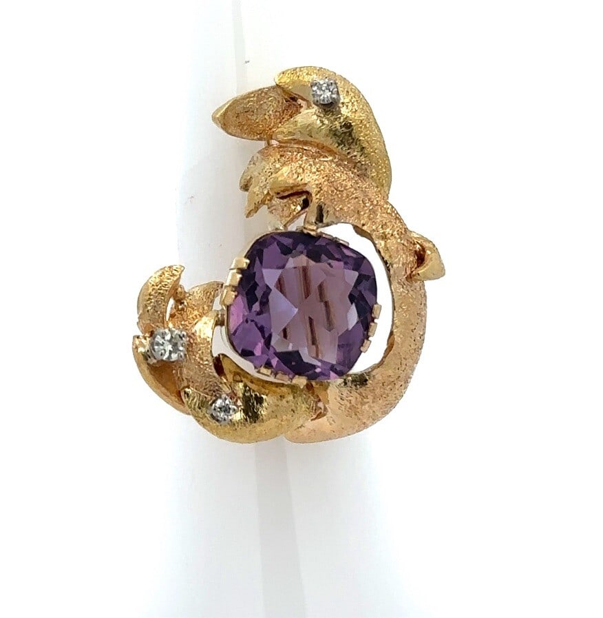 14k Yellow Gold Abstract Flame Brooch w/ Cushion Cut Amethyst & Diamonds: 14k Yellow Gold Abstract Flame Brooch w/ Cushion Cut Amethyst & Diamonds This stunning vintage brooch features a cushion cut, natural amethyst set in solid 14k yellow gold, accented by three round bri