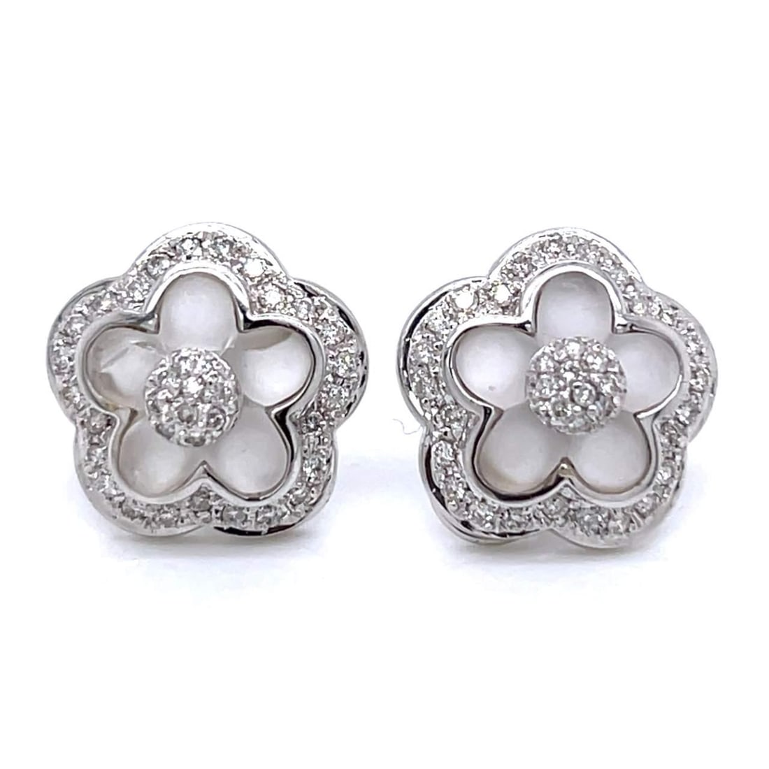 Elegant 18K White Gold Flower Earrings with 0.62 Ct Diamonds: Elegant 18K White Gold Flower Earrings with 0.62 Ct Diamonds These exquisite 18K White Gold Flower Earrings are adorned with sparkling crystals and diamonds, making them a stunning addition to any jew