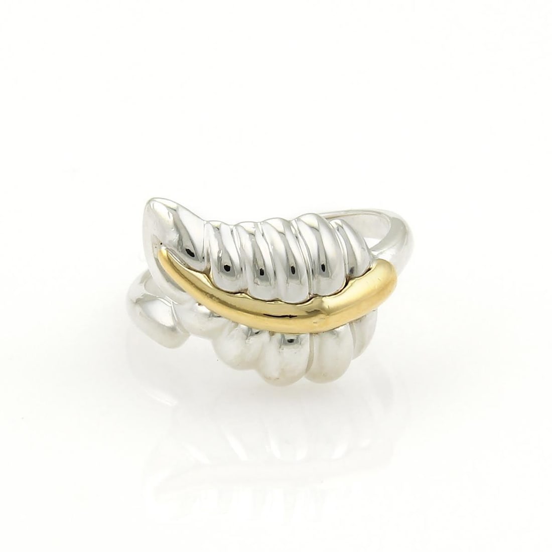 Tiffany & Co. Vintage Leaf Ring Sterling Silver 18k Yellow Gold: Tiffany & Co. Vintage Leaf Ring Sterling Silver 18k Yellow Gold This authentic Tiffany & Co. Leaf Ring from the Nature Leaf collection beautifully combines 925 sterling silver and 18k yellow gold. The