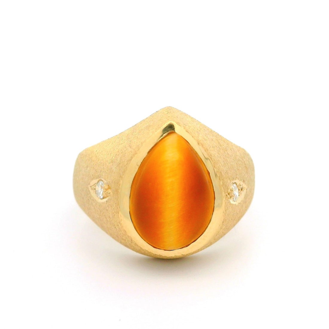 Estate 14k Yellow Gold Tiger's Eye Diamond Band Ring: Estate 14k Yellow Gold Tiger's Eye Diamond Band Ring This stunning estate men's ring features a luxurious 14k yellow gold band, beautifully accentuated with a pear-shaped cabochon of natural tiger's e