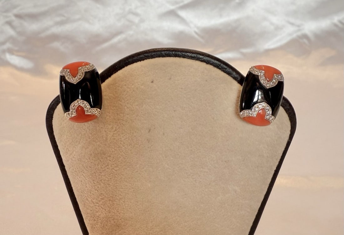 French 18K White Gold Diamond Coral Onyx Stud Earrings: French 18K White Gold Diamond Coral Onyx Stud Earrings Discover the exquisite craftsmanship of these French 18k white gold earrings, adorned with stunning diamonds, coral, and onyx. Each stud earring