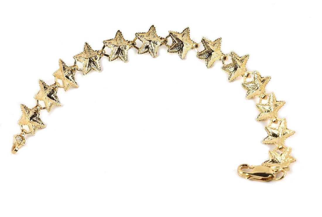 Vintage 14k Yellow Gold Link Bracelet with Starfish Cutout Design: Vintage 14k Yellow Gold Link Bracelet with Starfish Cutout Design This vintage link bracelet features an all-around starfish cut design, crafted in 14k yellow gold. The intricate cutouts offer a uniqu