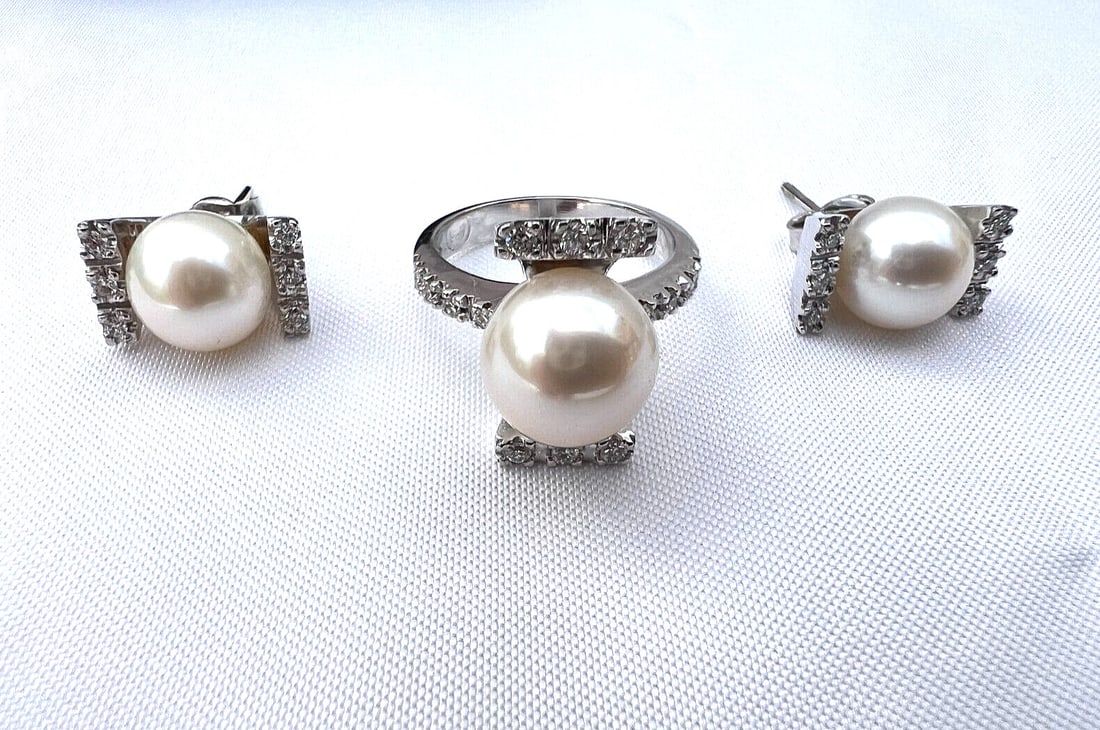 French 18K White Gold Diamond Pearl Jewelry Set with Ring and Earrings: French 18K White Gold Diamond Pearl Jewelry Set with Ring and Earrings This exquisite jewelry set features a stunning pair of earrings and a matching ring, both crafted from 18K white gold and adorned