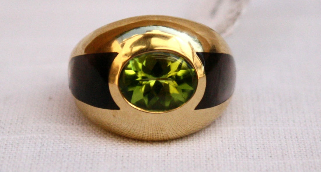 Mauboussin 18K Gold Mother of Pearl Tsavorite Ring New with Box: Mauboussin 18K Gold Mother of Pearl Tsavorite Ring New with Box This stunning Mauboussin ring showcases a captivating design featuring a center stone of Tsavorite, surrounded by lustrous Mother of Pea
