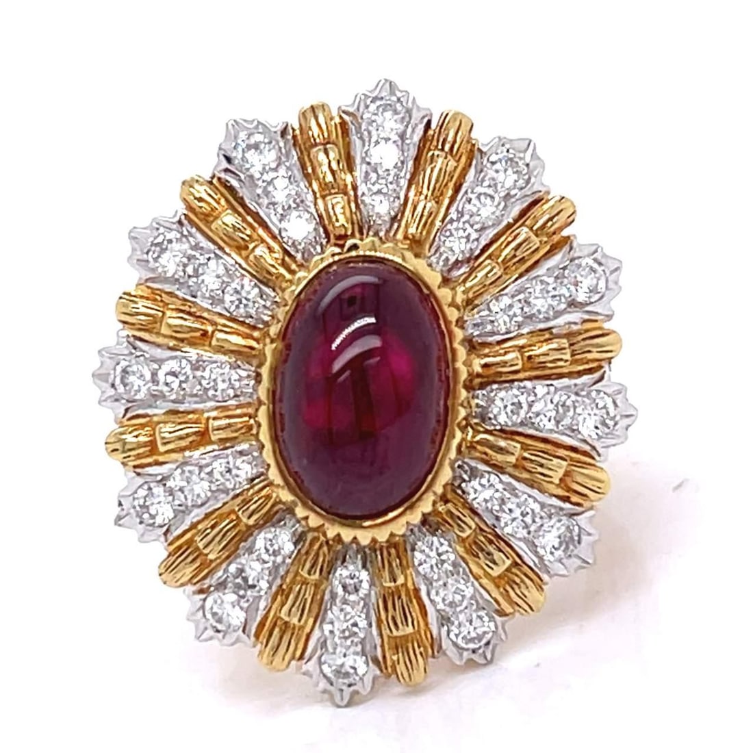 Elegant 18K Yellow Gold Ruby 3.00 Ct Diamond Ring 0.90 Ct: Elegant 18K Yellow Gold Ruby 3.00 Ct Diamond Ring 0.90 Ct This exquisite 18K Yellow Gold Ruby & Diamond Ring features a stunning central ruby weighing approximately 3.00 Ct, surrounded by 36 sparkling