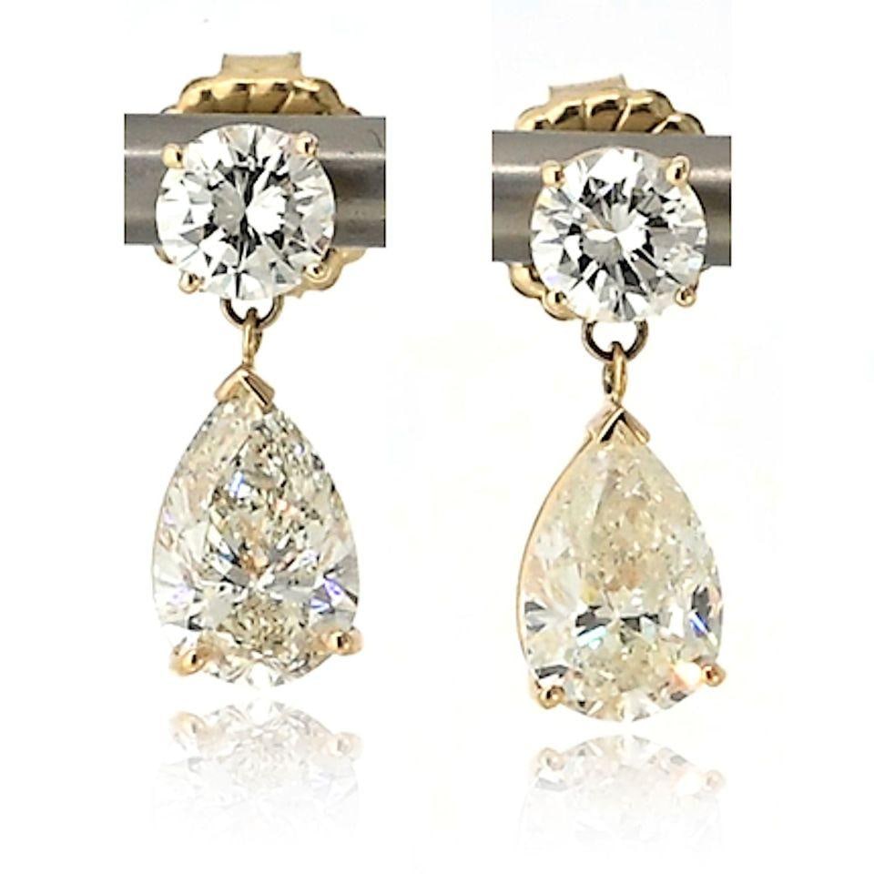 Stunning 14K Yellow Gold Earrings with 7.02 Carats of Diamonds: Stunning 14K Yellow Gold Earrings with 7.02 Carats of Diamonds These exquisite earrings are crafted from 14K yellow gold, offering a radiant and timeless appeal. Designed to enhance any outfit, they f