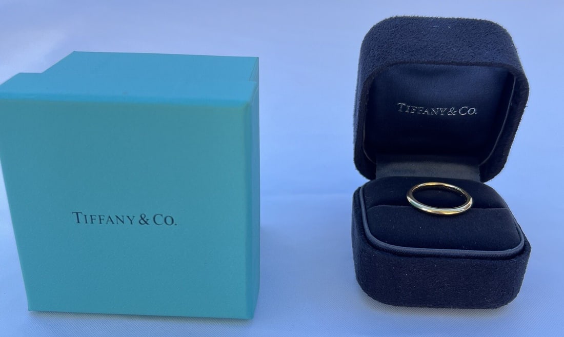 Tiffany & Co. 18K Yellow Gold Ring Size 5.25 with Box: Tiffany & Co. 18K Yellow Gold Ring Size 5.25 with Box This exquisite Tiffany & Co. ring is crafted from 18K yellow gold and features impressive detail, design, and craftsmanship. Fully signed and hall