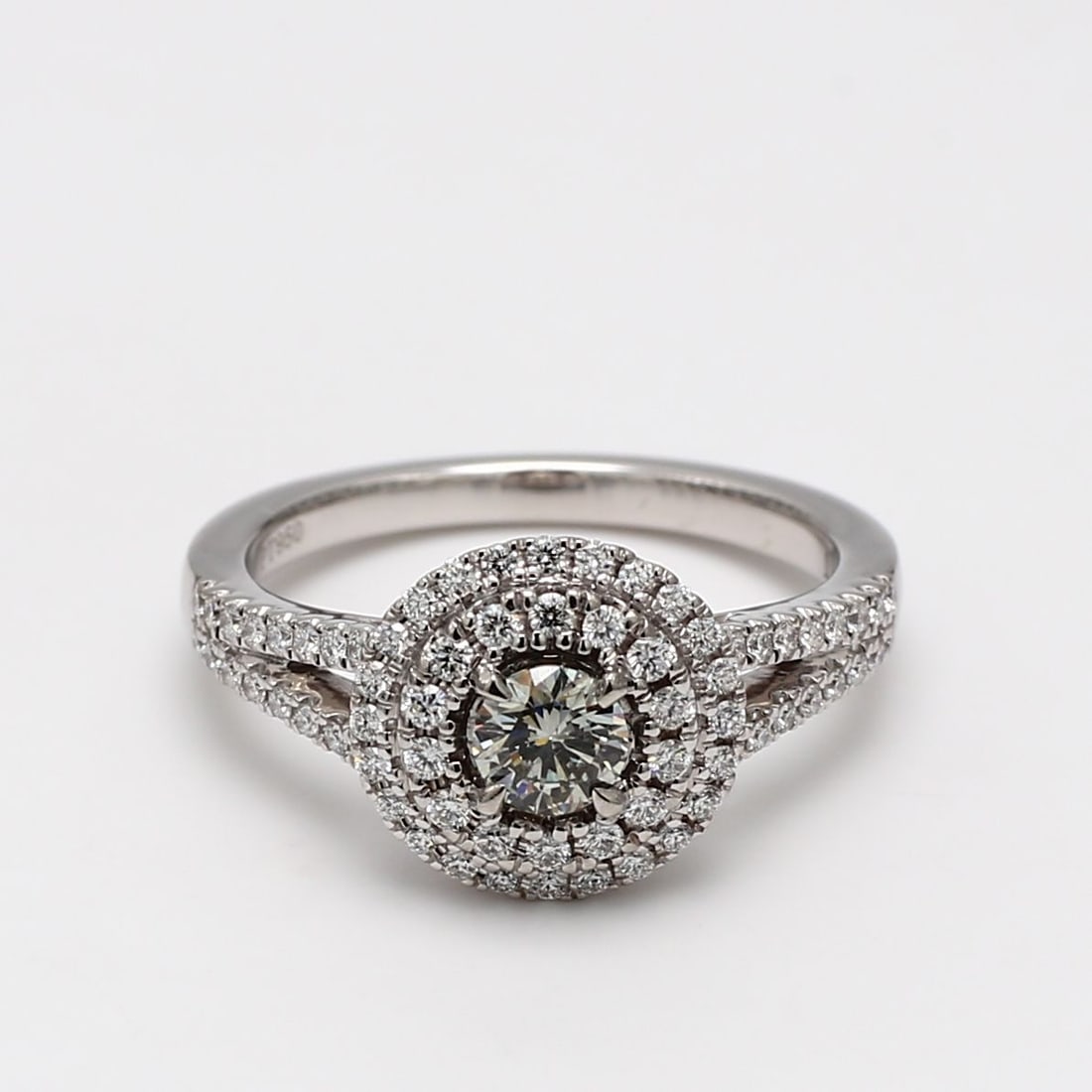 Loose Diamond - ROUND 0.31ct Very Light Greenish Gray SI2: Loose Diamond - ROUND 0.31ct Very Light Greenish Gray SI2 Source: Natural Shape: ROUND Carats: 0.31 Color: Very Light Greenish Gray Certification: IGI The Diamond Depot Guarantee: All items in this au