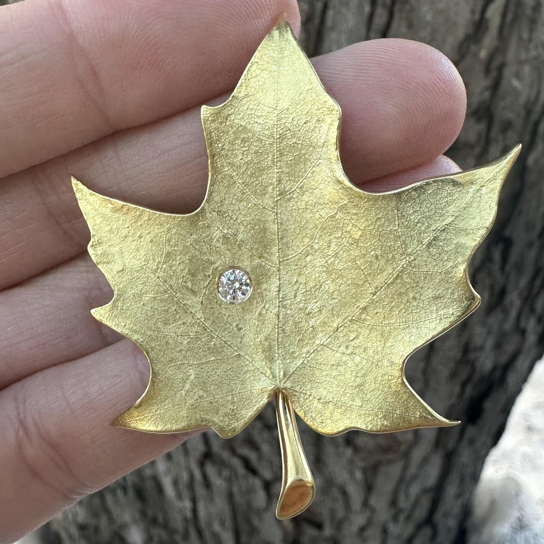Large 18k Yellow Gold Leaf Brooch with Diamond by Tiffany & Co.: Large 18k Yellow Gold Leaf Brooch with Diamond by Tiffany & Co. This vintage Tiffany & Co. brooch features a beautifully detailed large leaf design, expertly crafted in solid 18k yellow gold. It is ad
