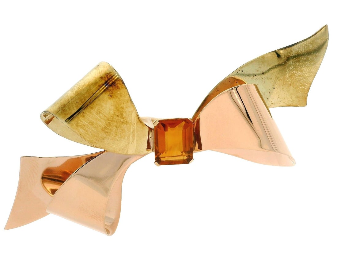 Tiffany & Co. Retro 14k Rose Gold Citrine Bow Ribbon Brooch: Tiffany & Co. Retro 14k Rose Gold Citrine Bow Ribbon Brooch This exquisite brooch from Tiffany & Co. features a stunning large bow ribbon design crafted from solid 14k rose and green gold. The centerp