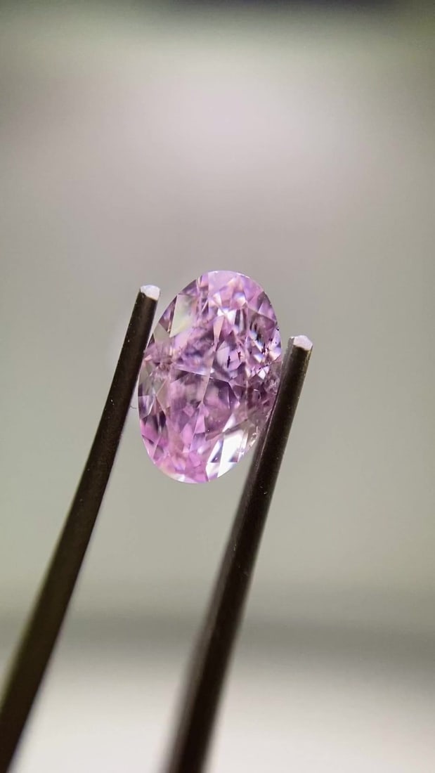 Loose Diamond - OVAL 1.01ct Fancy Purple Pink I1: Loose Diamond - OVAL 1.01ct Fancy Purple Pink I1 Source: Natural Shape: OVAL Carats: 1.01 Color: Fancy Purple Pink Certification: GIA Video: