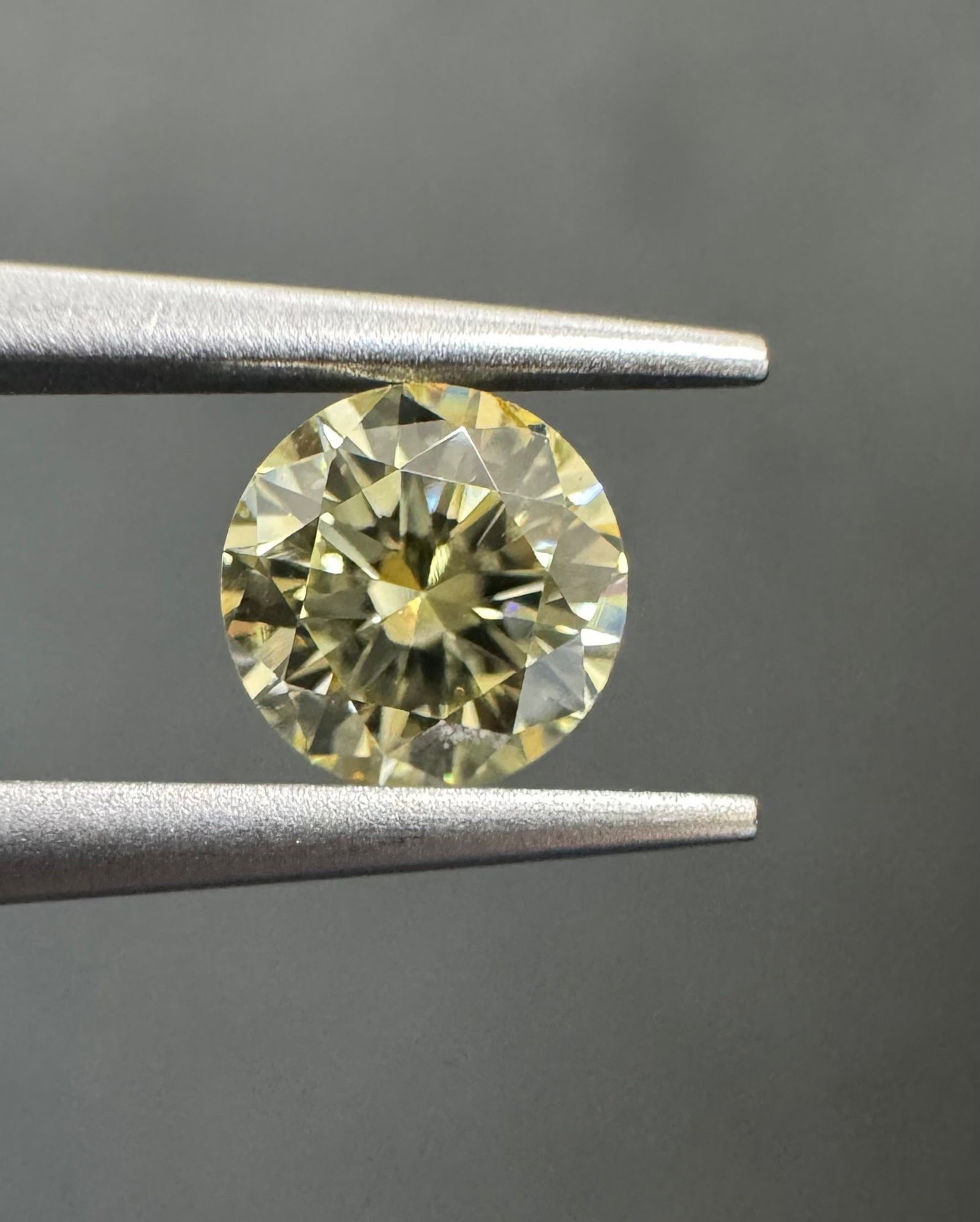 Loose Diamond - ROUND 0.52ct Fancy Light Yellow SI1: Loose Diamond - ROUND 0.52ct Fancy Light Yellow SI1 Source: Natural Shape: ROUND Carats: 0.52 Color: Fancy Light Yellow Certification: GIA The Diamond Depot Guarantee: All items in this auction are gu