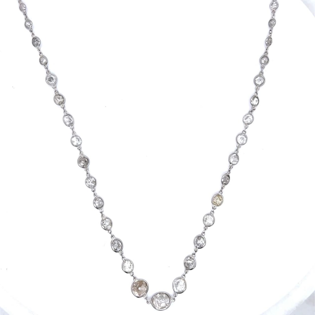 Platinum Necklace with 34 Diamonds 10.30 Ct G-J SI3-I3: Platinum Necklace with 34 Diamonds 10.30 Ct G-J SI3-I3 This exquisite platinum necklace features a stunning array of 34 diamonds, collectively weighing approximately 10.30 carats. The diamonds are gra