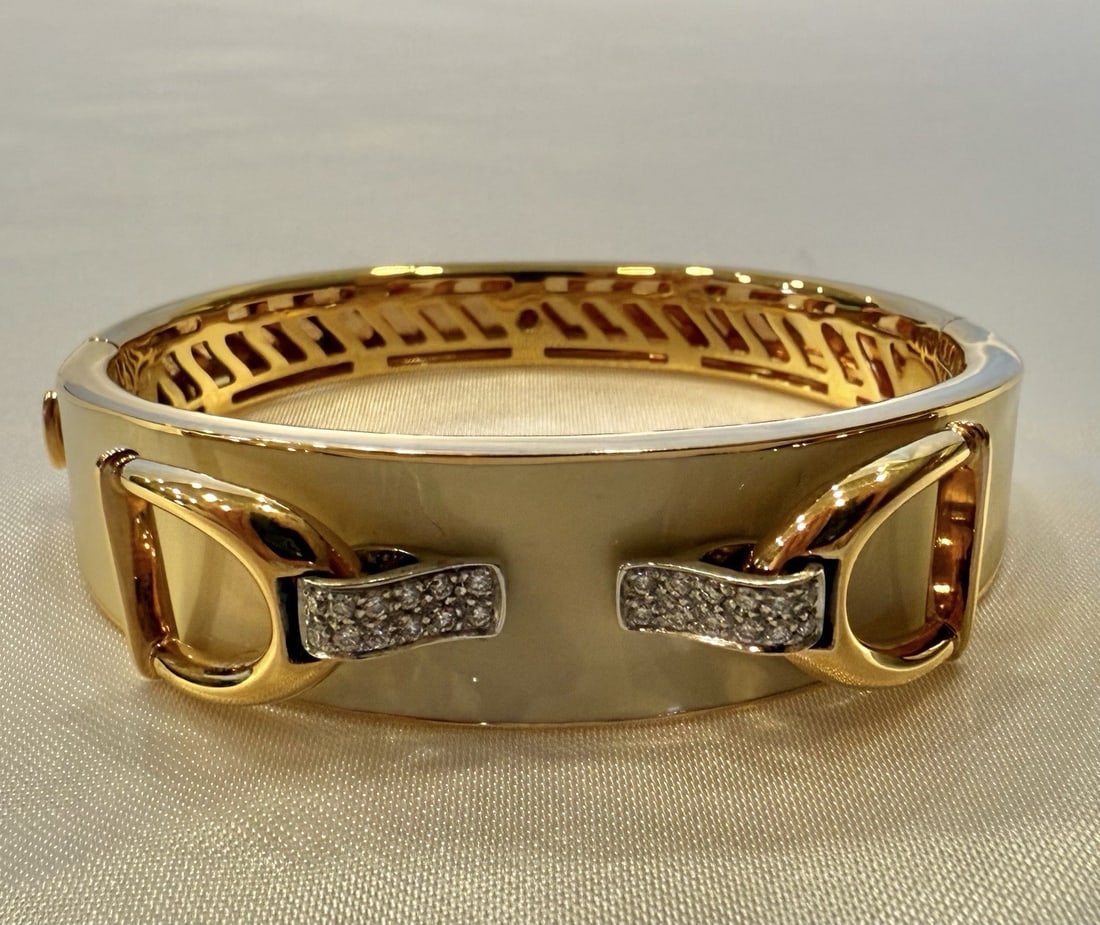 Roberto Coin 18K Rose Gold Diamond Cuff Bracelet with Pouch: Roberto Coin 18K Rose Gold Diamond Cuff Bracelet with Pouch Discover the exquisite craftsmanship of this Roberto Coin 18K enameled rose gold diamond bracelet. This stunning cuff bracelet features a be