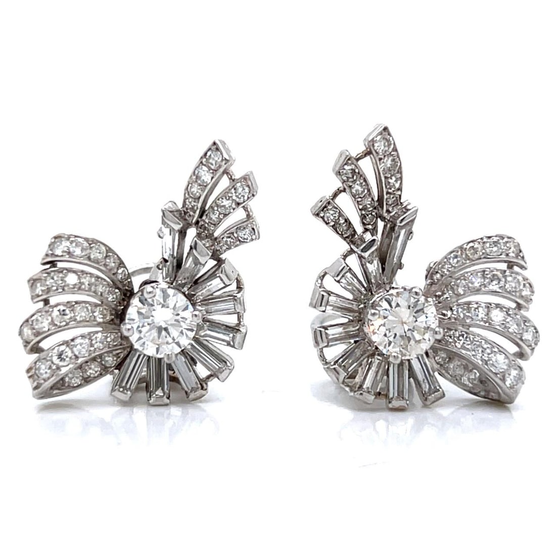 Art Deco Platinum Diamond Earrings 3.90 Ct with 72 Diamonds: Art Deco Platinum Diamond Earrings 3.90 Ct with 72 Diamonds These stunning Art Deco earrings are crafted from platinum and feature a total diamond weight of 3.90 carats. The earrings showcase two cent