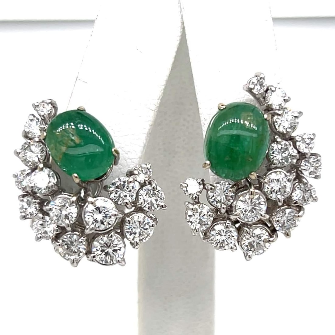 Elegant 18K White Gold Emerald and Diamond Earrings 1 inch: Elegant 18K White Gold Emerald and Diamond Earrings 1 inch Stunning 18K White Gold Emerald & Diamond Earrings featuring a luxurious design. Each earring is adorned with 30 sparkling diamonds, totaling