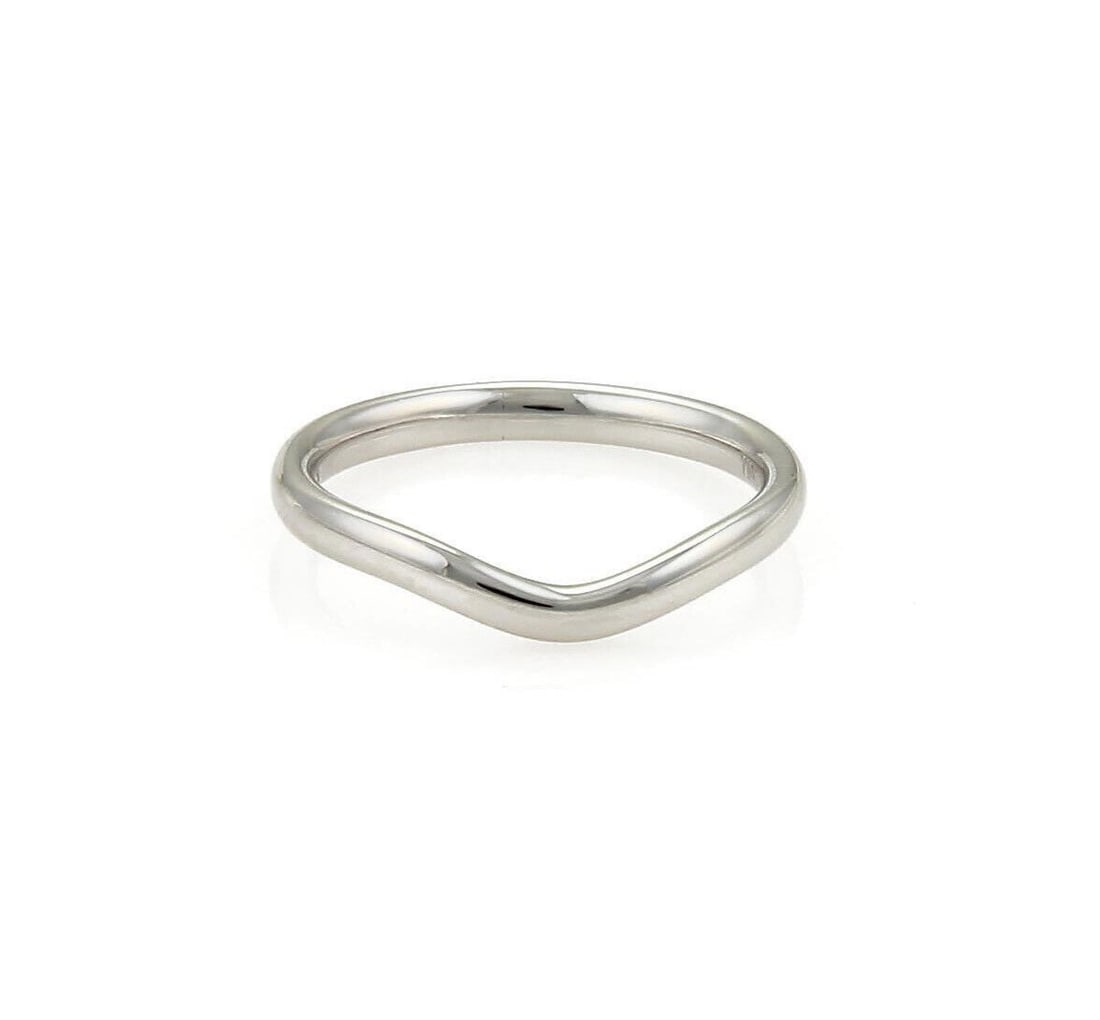 Platinum Curved Band Ring by Peretti for Tiffany Size 6.5: Platinum Curved Band Ring by Peretti for Tiffany Size 6.5 This Tiffany & Co. Peretti Platinum Curved Band Ring showcases a sleek and timeless design. Crafted from polished platinum with a purity of 95