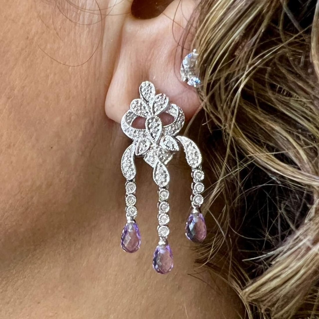 Elegant 18K White Gold Amethyst Diamond Earrings 0.46 Ct: Elegant 18K White Gold Amethyst Diamond Earrings 0.46 Ct Elevate your style with these stunning 18K White Gold Amethyst and Diamond Earrings. Crafted with precision, these earrings weigh 10.1 grams an