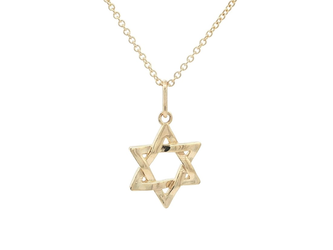 18 Inch 14k Yellow Gold Cable Chain Necklace With Star of David Pendant: 18 Inch 14k Yellow Gold Cable Chain Necklace With Star of David Pendant This un-used Italian necklace features a solid 14k yellow gold Star of David pendant on an 18-inch cable link chain. The pendant