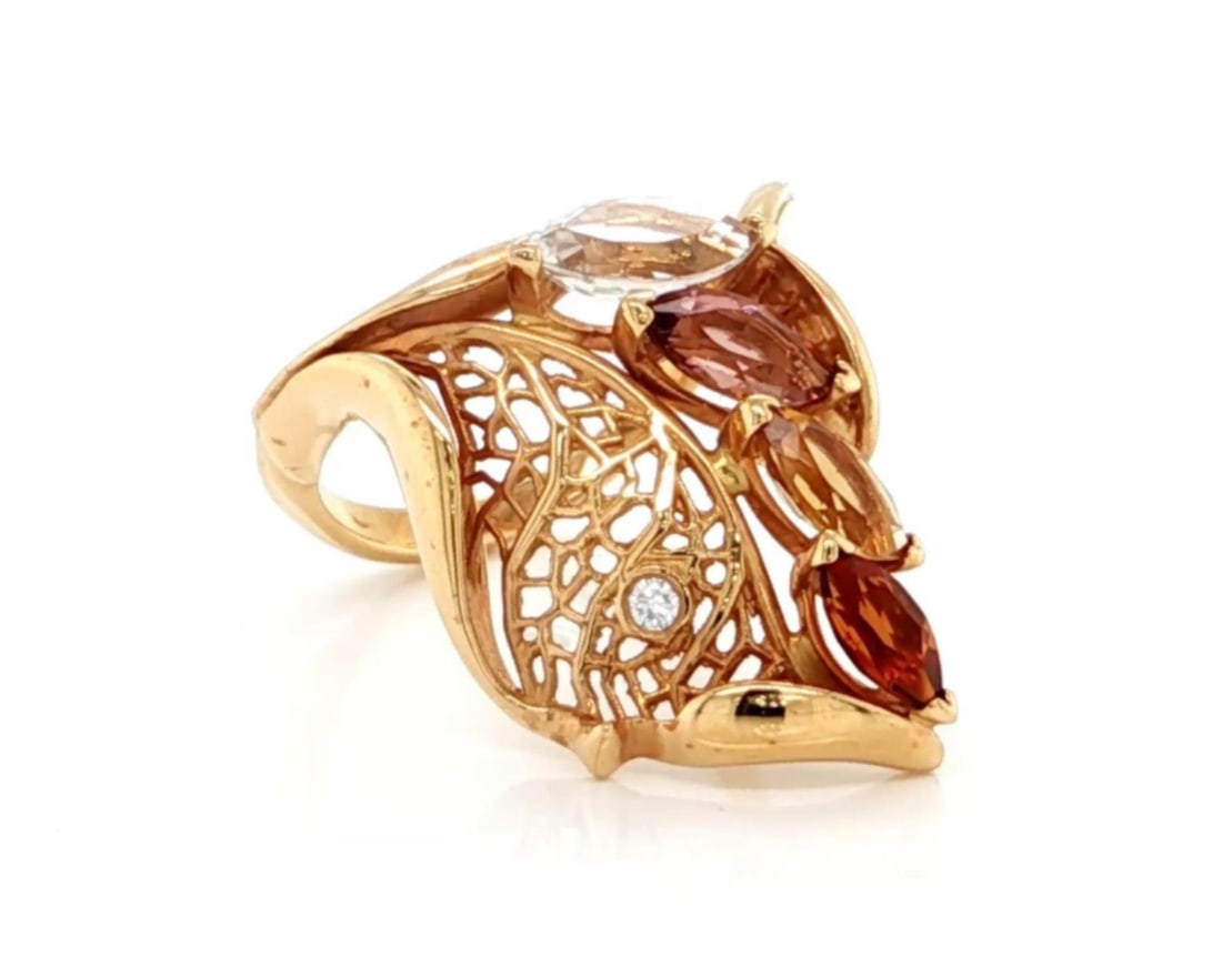 Carrera y Carrera 18k Rose Gold Ring with Quartz Citrine and Diamond Accents Size 6.5: Carrera y Carrera 18k Rose Gold Ring with Quartz Citrine and Diamond Accents Size 6.5 This Carrera y Carrera ring is crafted from solid 18k rose gold and features a luminous clear quartz center accent