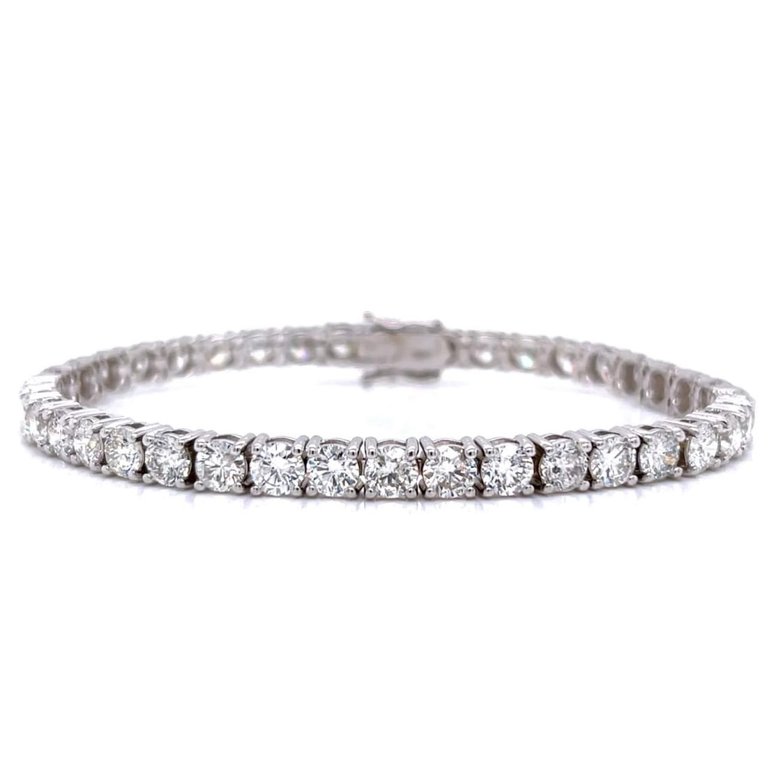 14K White Gold Diamond Tennis Bracelet 17.80 Ct I-J VS2-SI2 39 Diamonds: 14K White Gold Diamond Tennis Bracelet 17.80 Ct I-J VS2-SI2 39 Diamonds This exquisite tennis bracelet features a stunning array of diamonds totaling approximately 17.80 carats, set in luxurious 14K w