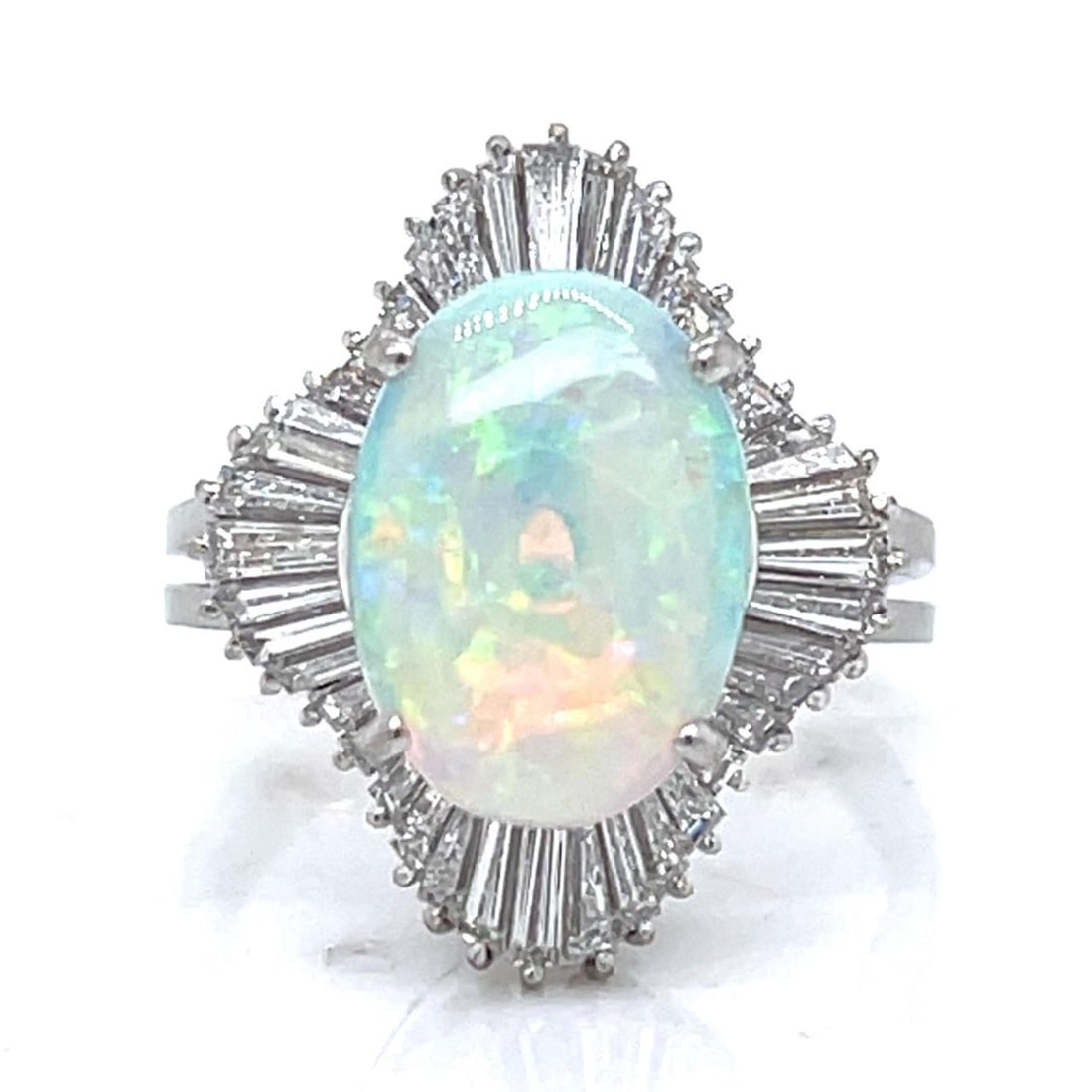 Stunning Platinum Opal and Diamond Ring 40 Diamonds 4.00 Ct Opal: Stunning Platinum Opal and Diamond Ring 40 Diamonds 4.00 Ct Opal This exquisite Platinum Opal & Diamond Ring features a stunning opal weighing approximately 4.00 Ct with dimensions of 13.9 x 10.1 mm,