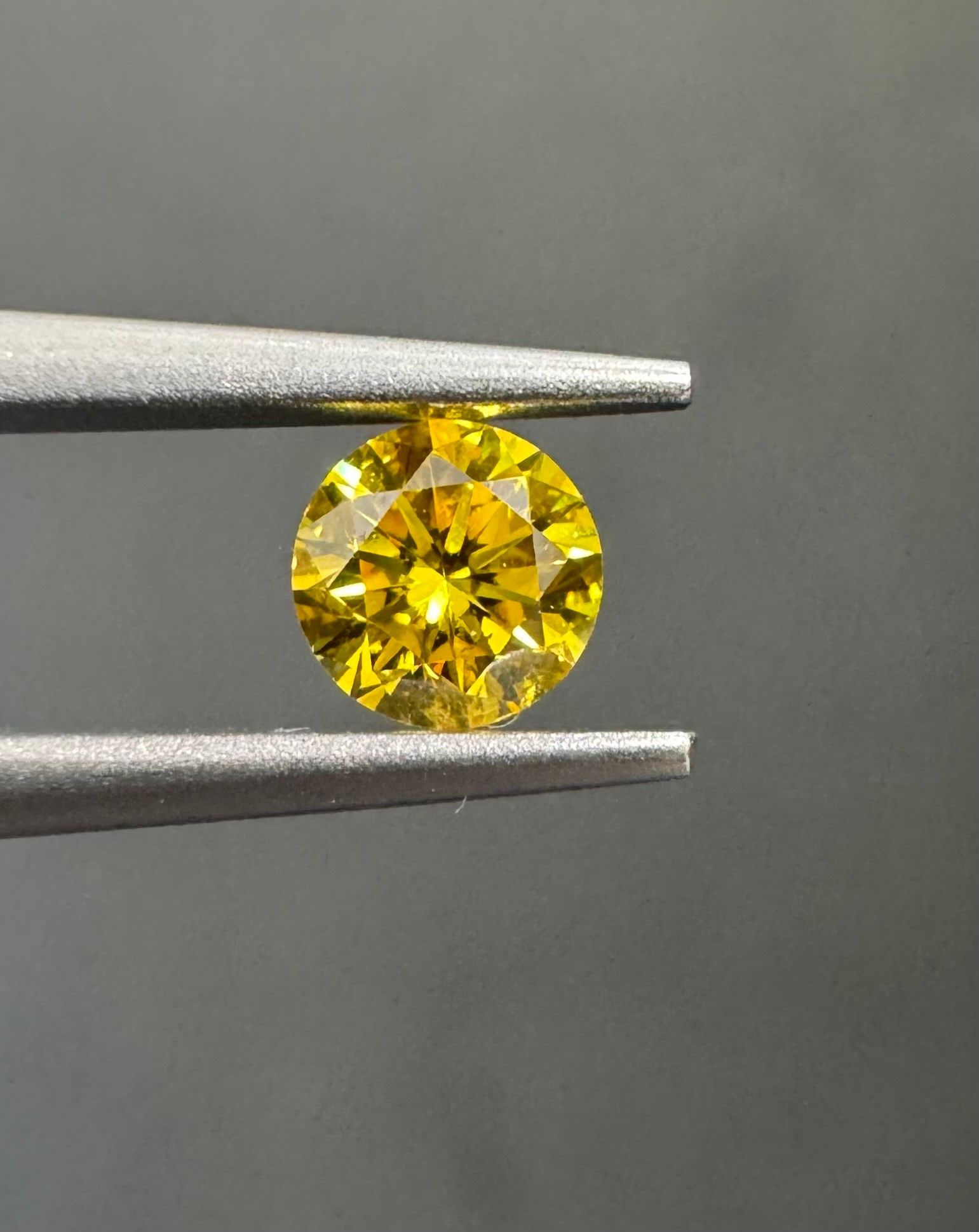 Loose Diamond - ROUND 0.23ct Fancy Vivid Yellow I1: Loose Diamond - ROUND 0.23ct Fancy Vivid Yellow I1 Source: Natural Shape: ROUND Carats: 0.23 Color: Fancy Vivid Yellow Certification: GIA The Diamond Depot Guarantee: All items in this auction are gua