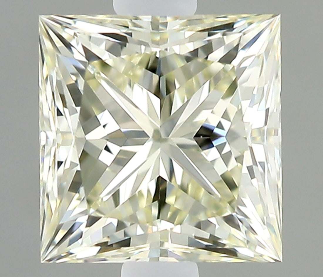Loose Diamond - PRINCESS 0.69ct L VVS1: Loose Diamond - PRINCESS 0.69ct L VVS1 Source: Natural Shape: PRINCESS Carats: 0.69 Color: L Clarity: VVS1 Certification: IGI Video: Video Link The Diamond Depot Guarantee: All items in this