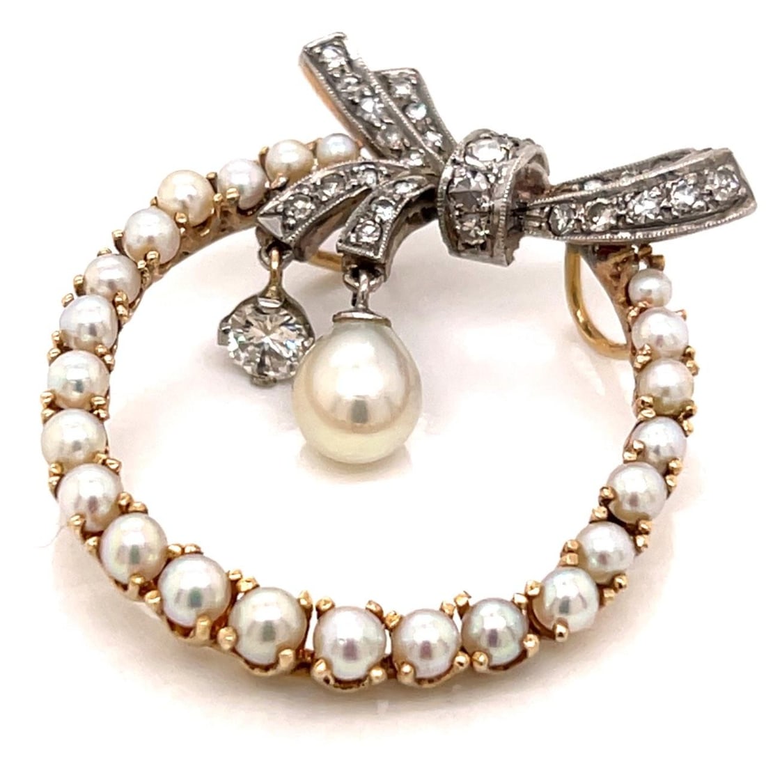 Vintage Brooch in 18K Gold Platinum Natural Pearl with Diamonds 1950s: Vintage Brooch in 18K Gold Platinum Natural Pearl with Diamonds 1950s Elegant brooch from the 1950s crafted in 18K yellow gold with a platinum top, set with natural pearls and 27 diamonds totaling app