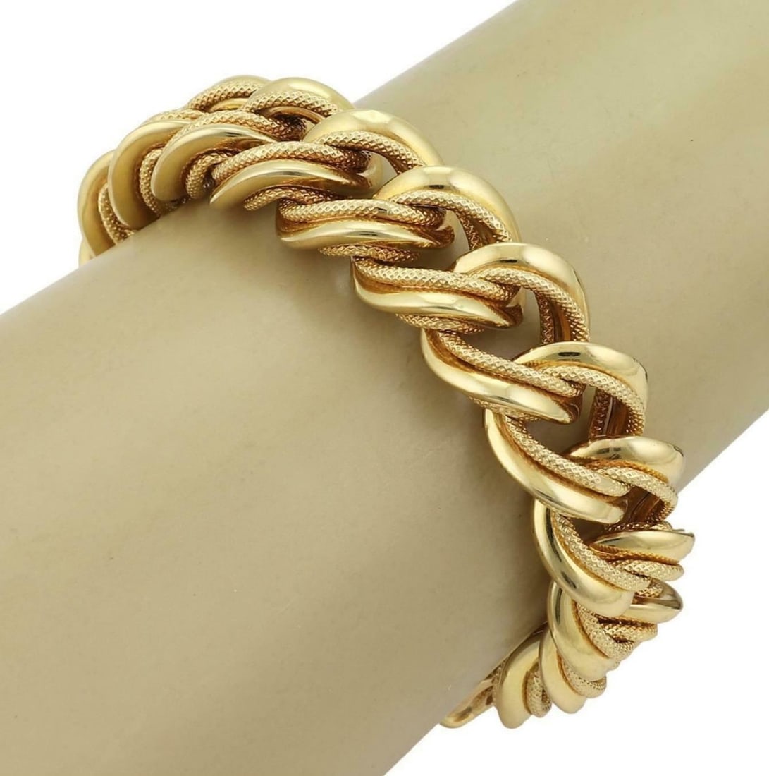 Large 18K Yellow Gold Triple Curb Link Vintage Bracelet 8 Inch: Large 18K Yellow Gold Triple Curb Link Vintage Bracelet 8 Inch This vintage link bracelet is meticulously crafted in solid 18k yellow gold and showcases a striking triple fancy curb link design. Its l