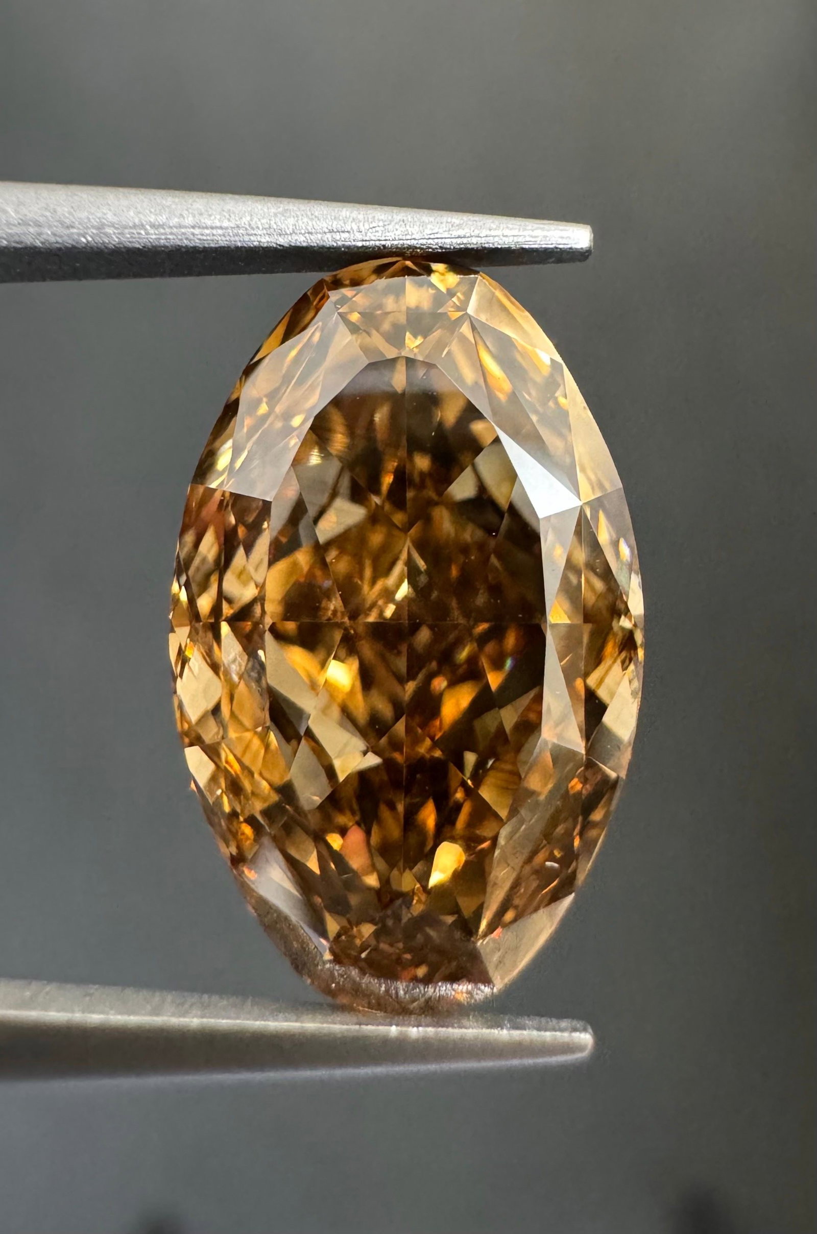Loose Diamond - OVAL 5.12ct Fancy Dark Yellowish Brown VS1: Loose Diamond - OVAL 5.12ct Fancy Dark Yellowish Brown VS1 Source: Natural Shape: OVAL Carats: 5.12 Color: Fancy Dark Yellowish Brown Certification: GIA Video: