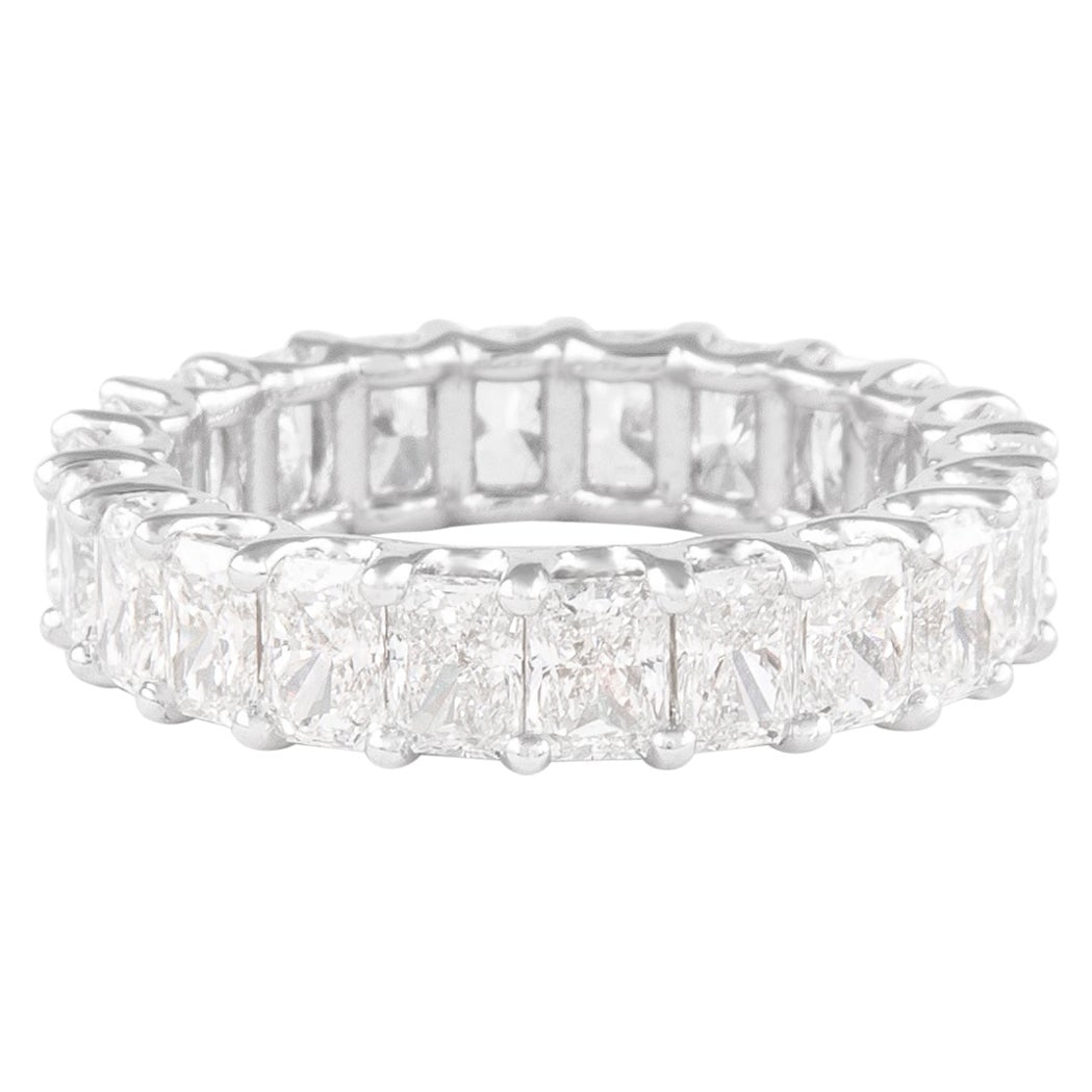 4.59ct D/E VS Radiant Diamond Eternity Band in 18k White Gold: 4.59ct D/E VS Radiant Diamond Eternity Band in 18k White Gold This stunning radiant cut diamond eternity band features a total weight of 4.59 carats, showcasing 22 exquisite diamonds with approximatel