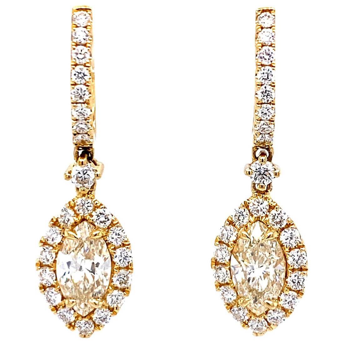 3.00ct EGL Diamond Drop Earrings in 18k Yellow Gold: 3.00ct EGL Diamond Drop Earrings in 18k Yellow Gold Elevate your style with these exquisite EGL 3.00ct Diamond Drop Earrings, crafted in luxurious 18k yellow gold. These contemporary earrings feature