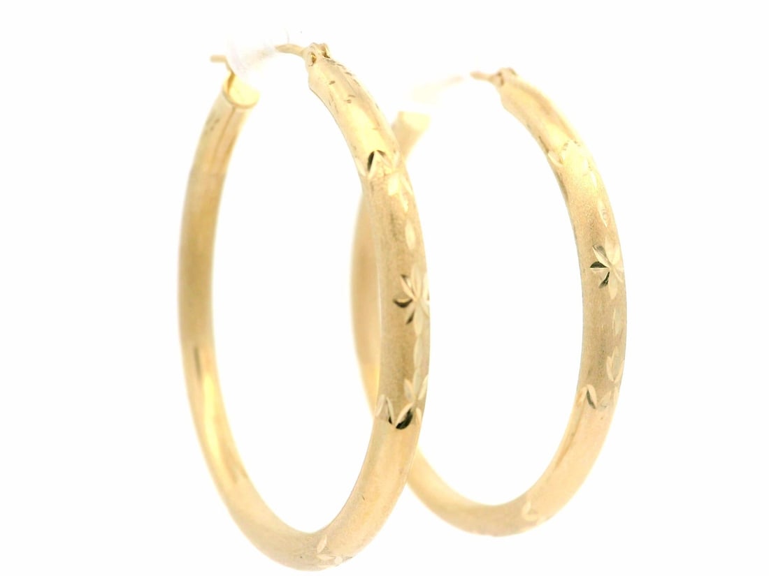 14K Yellow Gold Matte Finish Diamond Cut Hoop Earrings: 14K Yellow Gold Matte Finish Diamond Cut Hoop Earrings Elevate your style with these stunning 14k Yellow Gold Matte Finish Diamond Cut Classic Tube Hoop Earrings. Crafted from solid 14k yellow gold, t