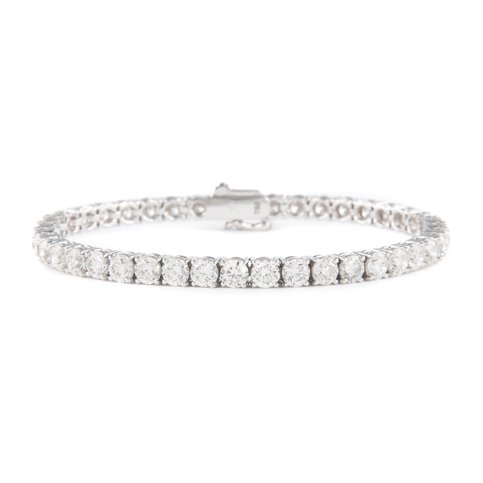 10.70ct Diamond Tennis Bracelet in 18k White Gold: 10.70ct Diamond Tennis Bracelet in 18k White Gold This exquisite tennis bracelet features 42 round brilliant diamonds totaling 10.70 carats, showcasing an elegant design in 18k white gold. The diamond