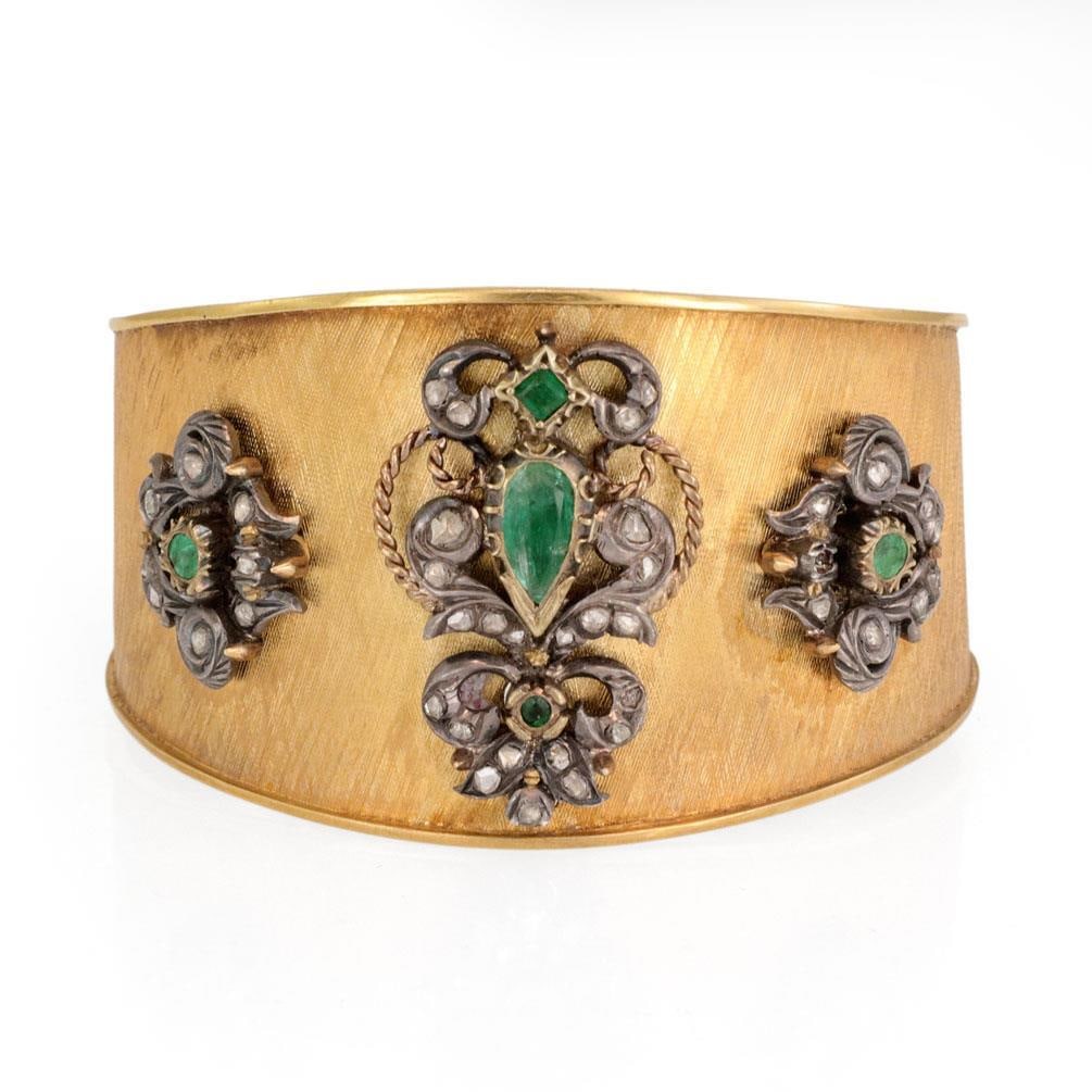 Art Deco 1.90ct Rose Cut Diamond Emerald 18k Gold Cuff Bracelet: Art Deco 1.90ct Rose Cut Diamond Emerald 18k Gold Cuff Bracelet This exquisite Vintage Cuff Bracelet showcases an elegant Art Deco style. The bracelet features a wide tapered cuff band crafted from 18