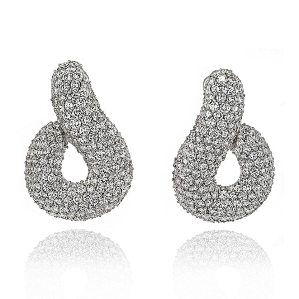 Bvlgari 18K White Gold 45ct Diamond Twist Earrings: Bvlgari 18K White Gold 45ct Diamond Twist Earrings Experience the epitome of luxury with these Bvlgari 18K White Gold Pave Round Cut Diamond Twist Earrings. Crafted from 18K white gold, these stunning