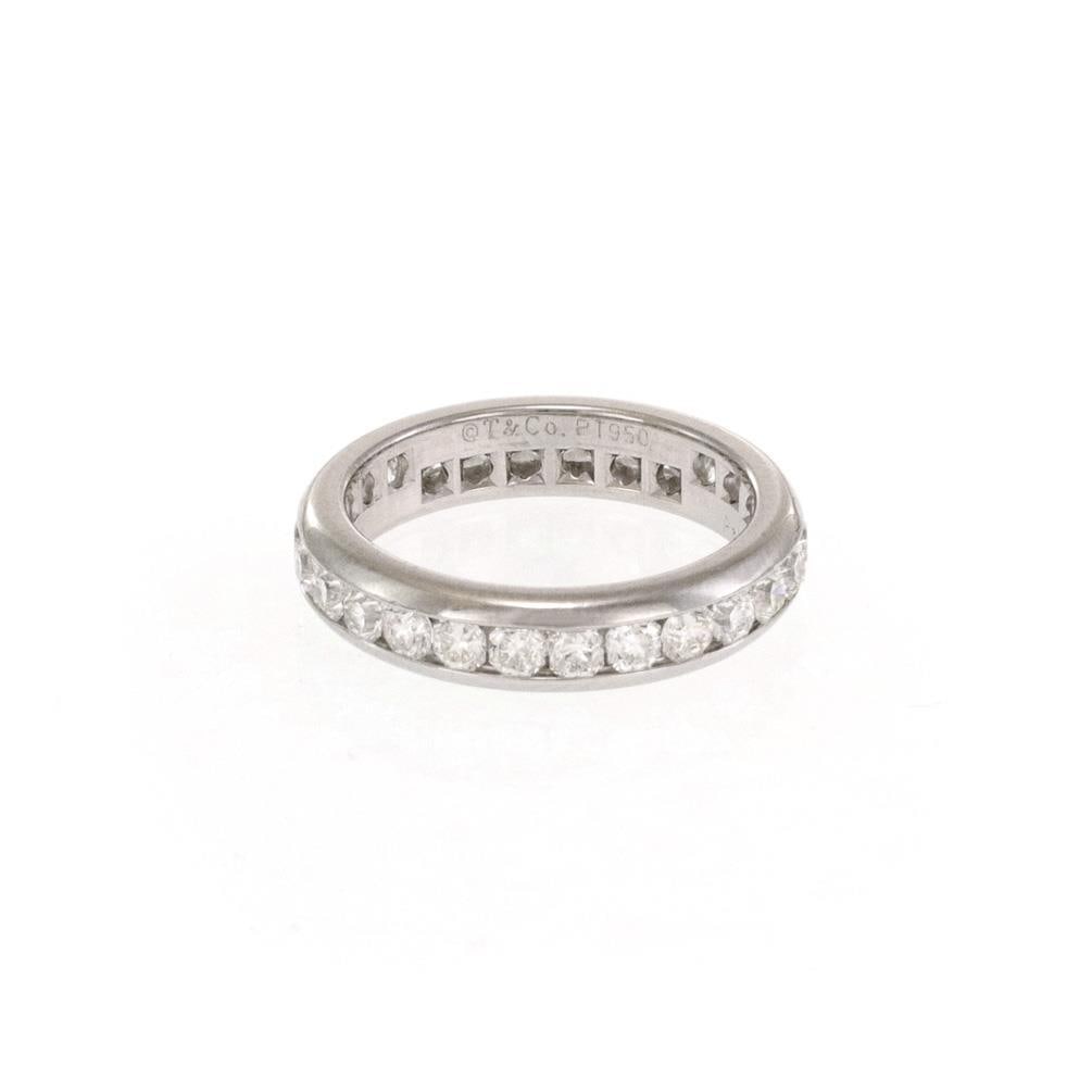 Tiffany & Co. Lucida Platinum Wedding Band 1.37ct Cushion Cut Diamonds: Tiffany & Co. Lucida Platinum Wedding Band 1.37ct Cushion Cut Diamonds Discover the exquisite craftsmanship of this Tiffany & Co. Lucida wedding band, featuring a luxurious full circle of cushion cut